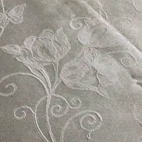 Ivory damask tablecloth - Picture 3 of 4